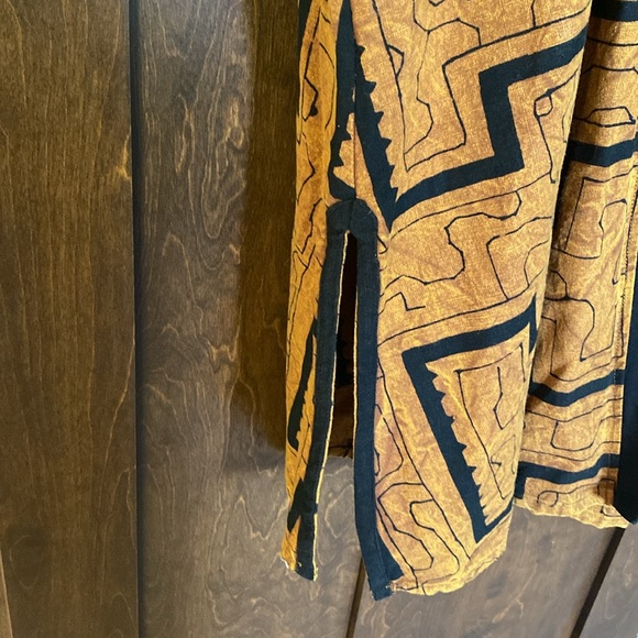 Geometric Patterned Tunic - Picture 2 of 4